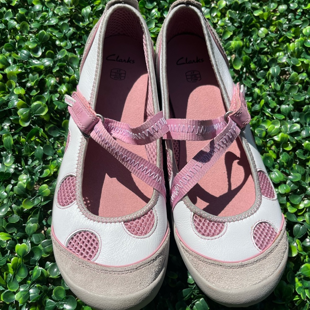 Clarks girls shoes size 4.5 great condition